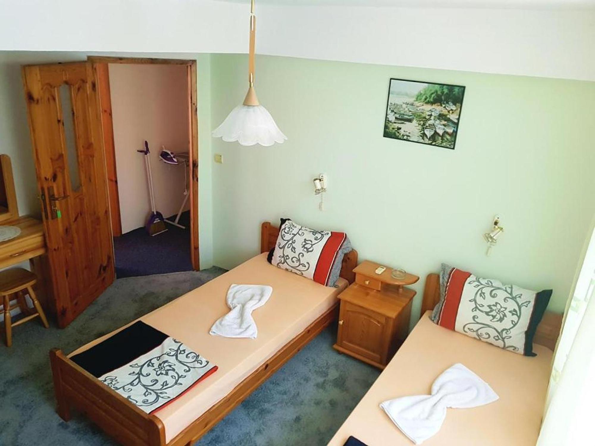 Guesthouse Flora Kiten  Eksteriør billede